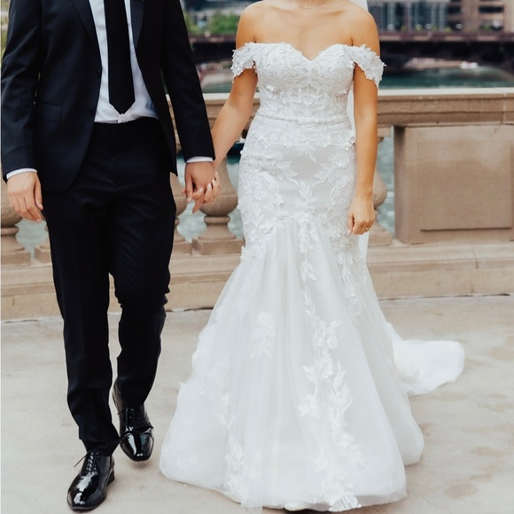 Essence of Australia Wedding Dress - Picture 1 of 7